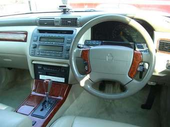 2000 Crown Majesta