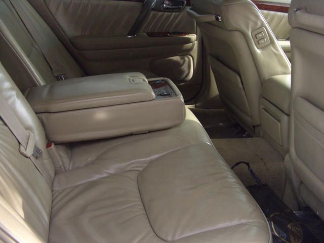 2000 Toyota Crown Majesta