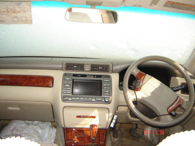 2000 Toyota Crown Majesta