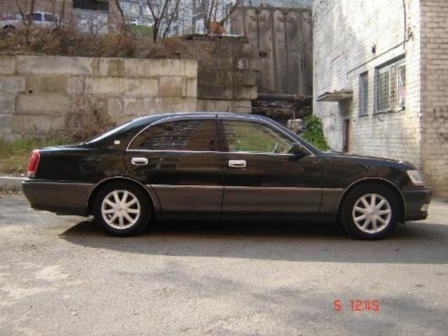 2000 Toyota Crown Majesta