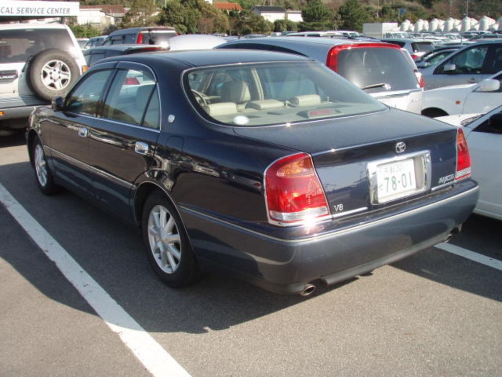 2000 Toyota Crown Majesta