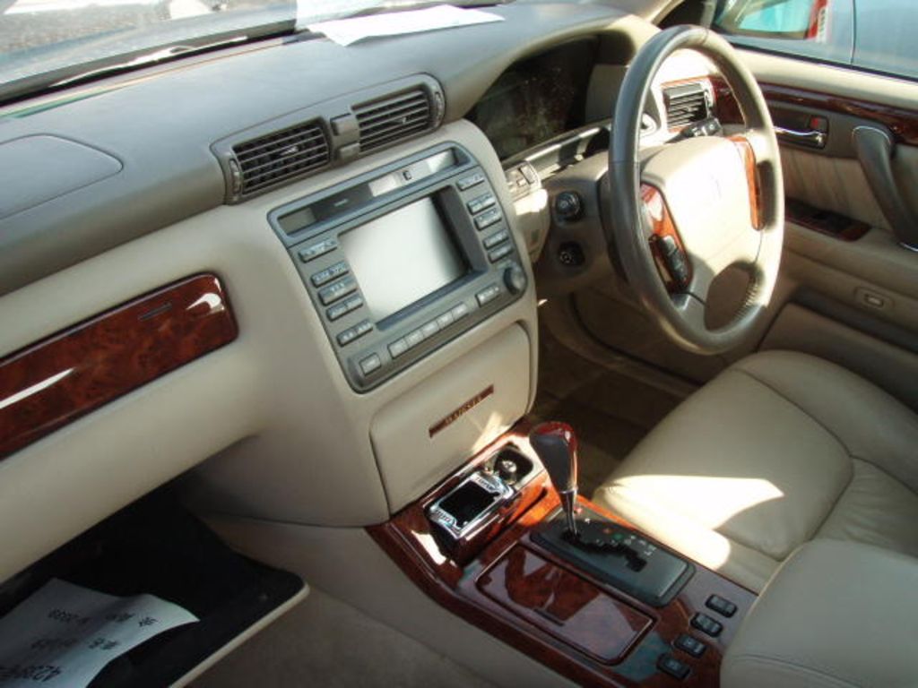 2000 Toyota Crown Majesta