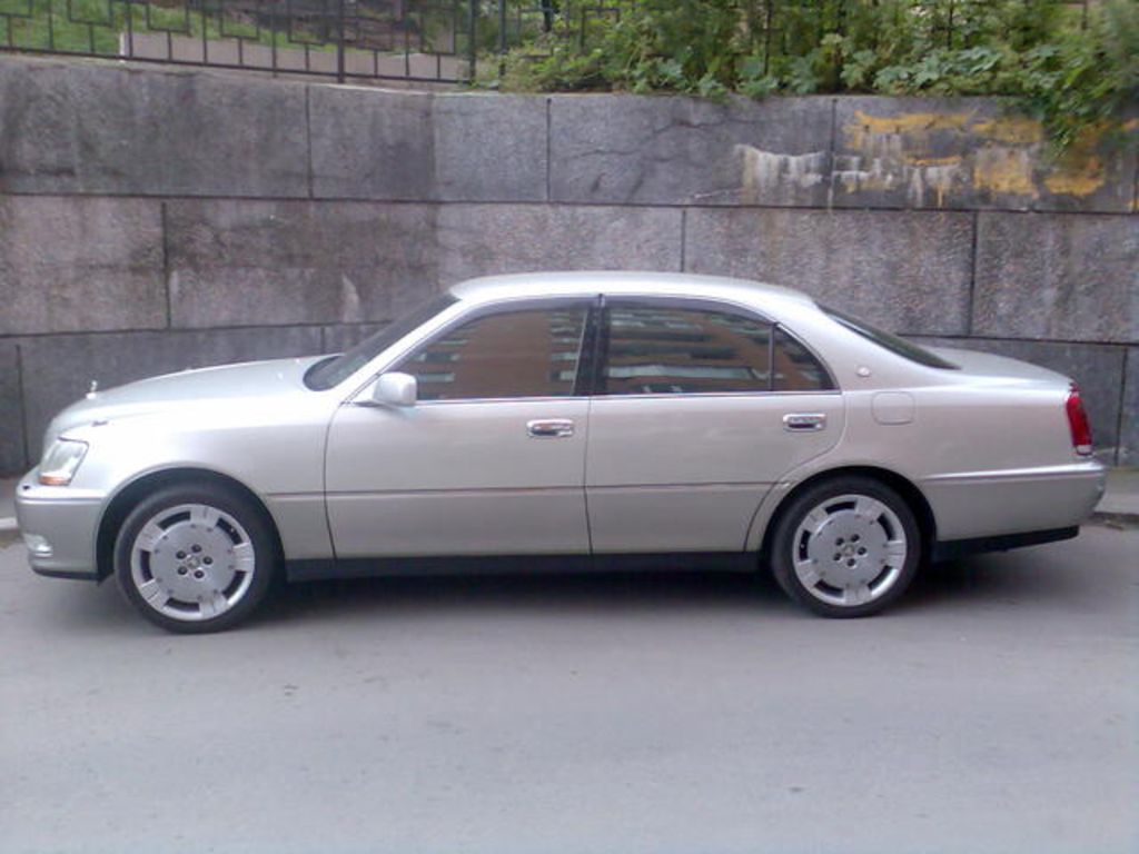 2000 Toyota Crown Majesta