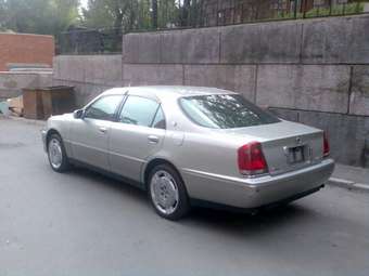 2000 Crown Majesta