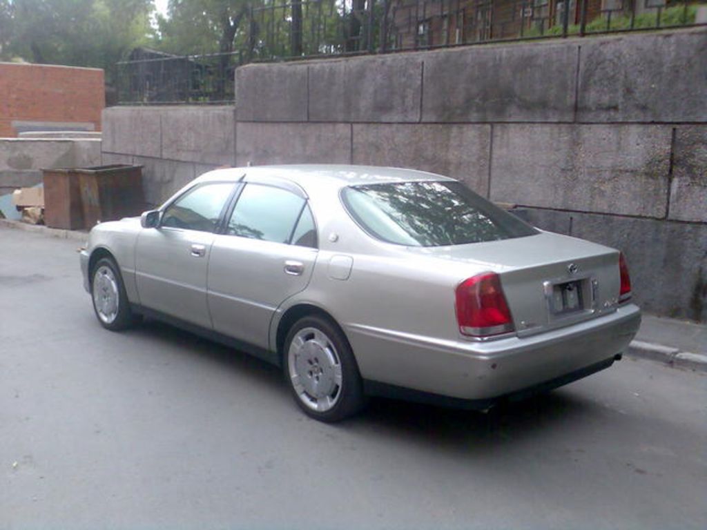 2000 Toyota Crown Majesta