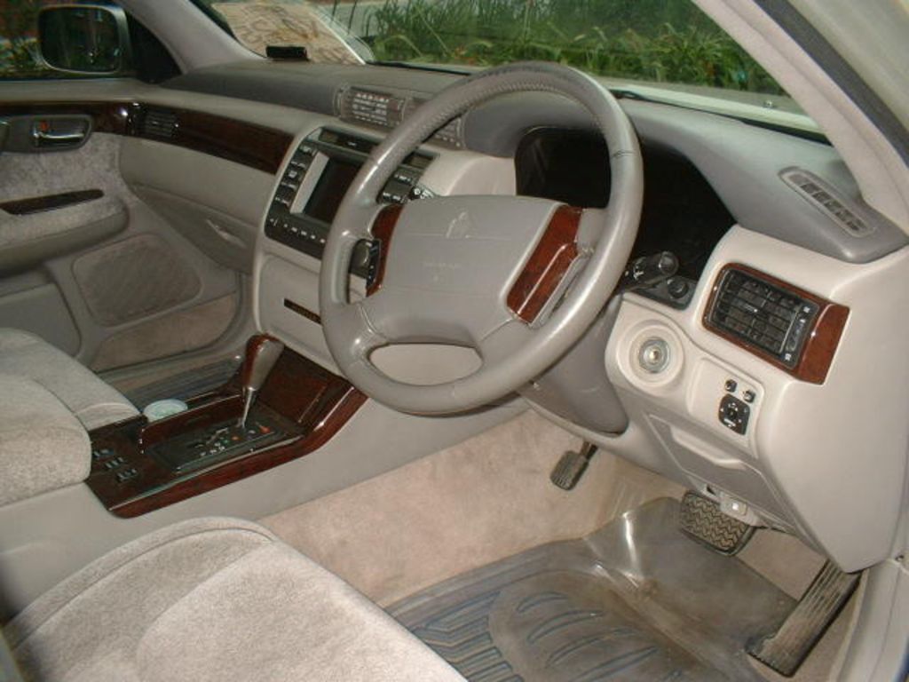 2000 Toyota Crown Majesta