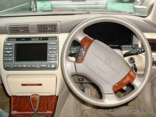 2001 Toyota Crown Majesta