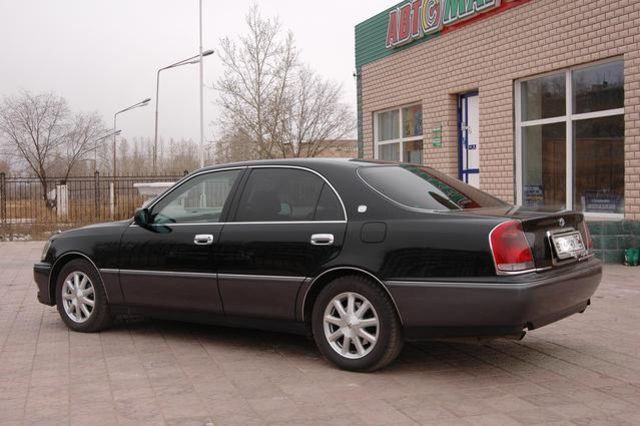 2001 Toyota Crown Majesta