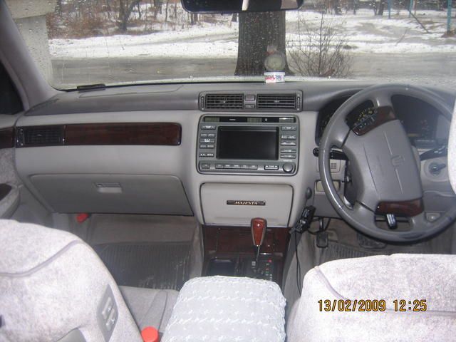 2001 Toyota Crown Majesta