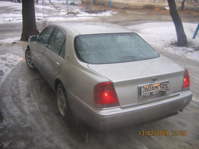 2001 Toyota Crown Majesta