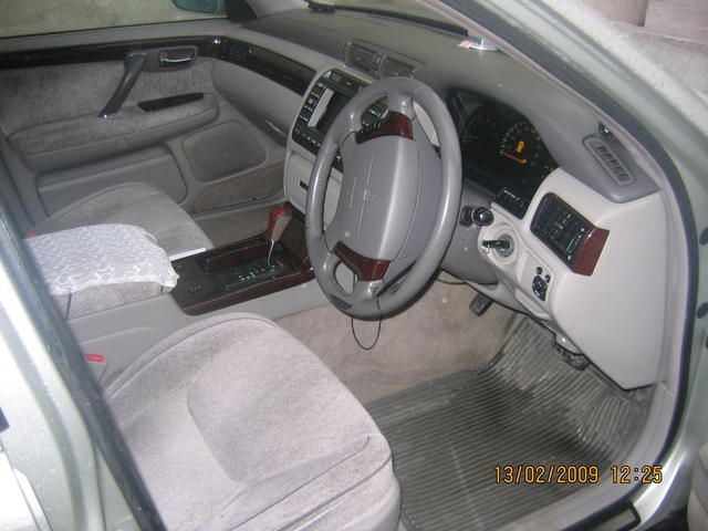 2001 Toyota Crown Majesta