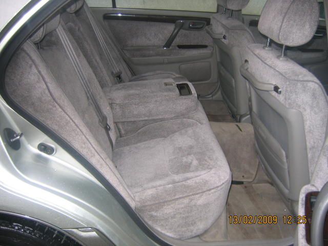 2001 Toyota Crown Majesta