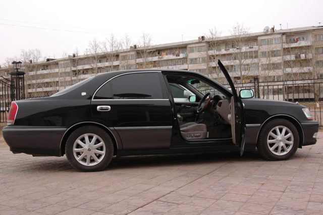2001 Toyota Crown Majesta