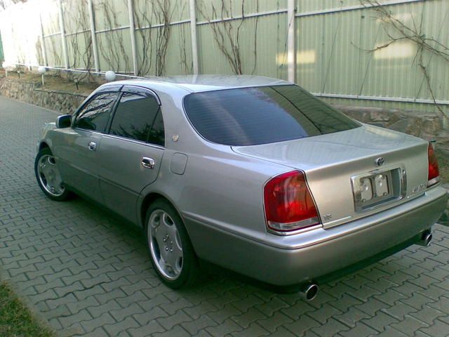 2001 Toyota Crown Majesta