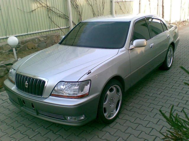 2001 Toyota Crown Majesta