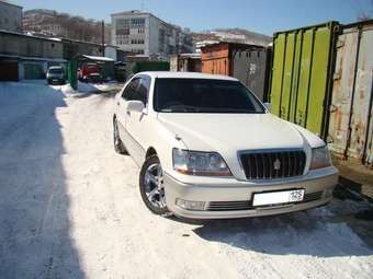 2001 Toyota Crown Majesta