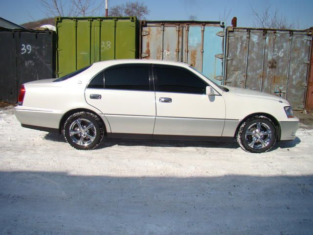 2001 Toyota Crown Majesta