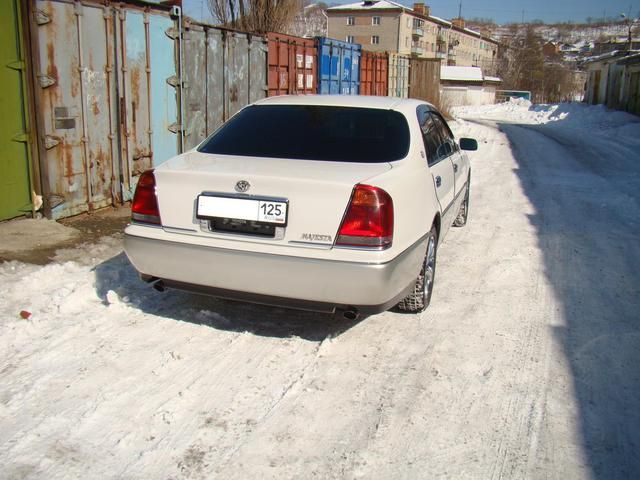 2001 Toyota Crown Majesta