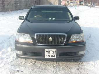 2001 Crown Majesta