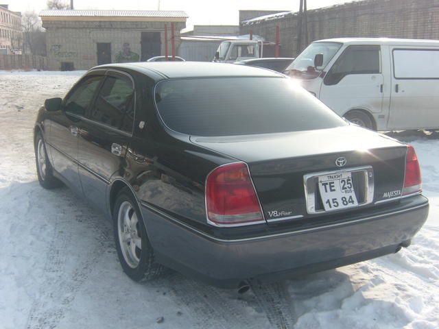 2001 Toyota Crown Majesta