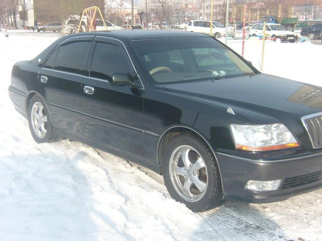 2001 Toyota Crown Majesta