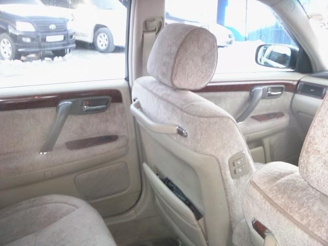 2001 Toyota Crown Majesta