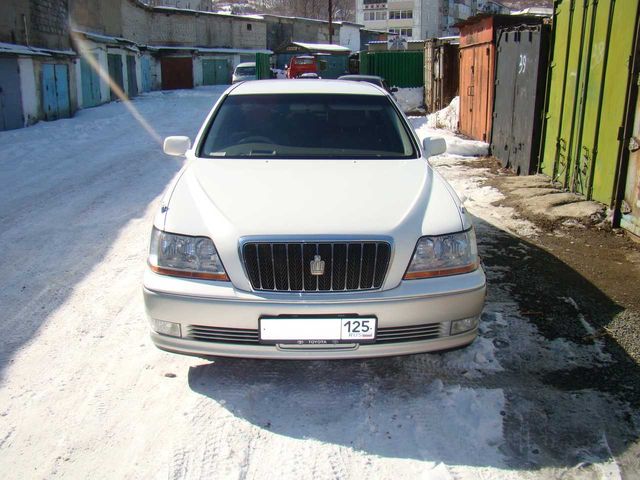 2001 Toyota Crown Majesta