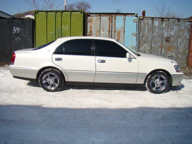 2001 Toyota Crown Majesta