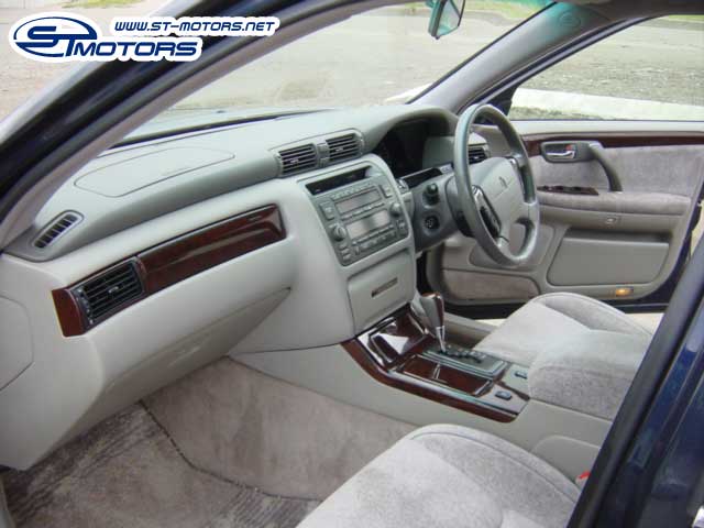 2001 Toyota Crown Majesta Pictures