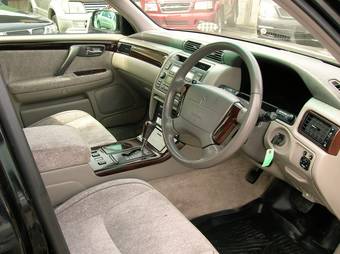 2001 Toyota Crown Majesta Pictures