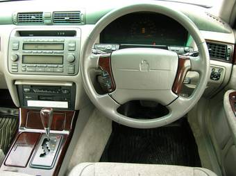 2001 Toyota Crown Majesta Pictures