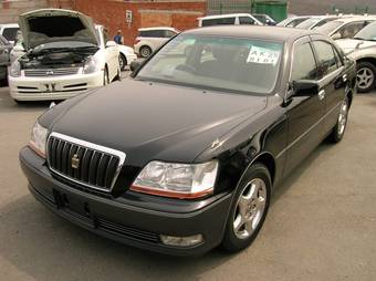 2001 Toyota Crown Majesta Pictures