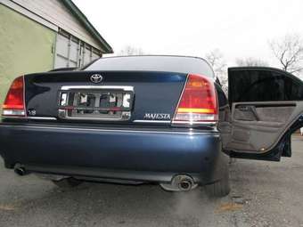 2001 Toyota Crown Majesta Images