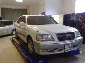 2001 Toyota Crown Majesta Pictures