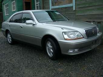 2001 Toyota Crown Majesta Photos