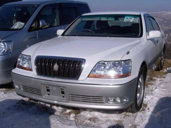 2001 Toyota Crown Majesta Pictures