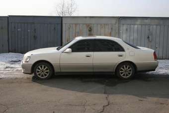 2001 Toyota Crown Majesta Images