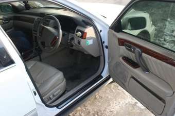2001 Toyota Crown Majesta Pics
