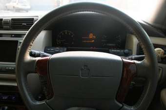 2001 Toyota Crown Majesta Pictures