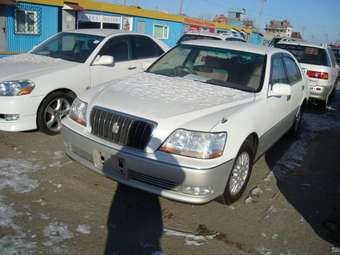 2001 Toyota Crown Majesta Photos