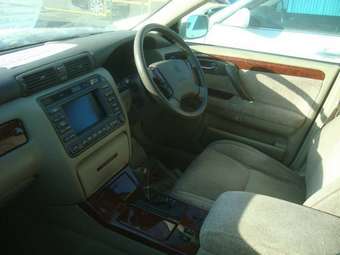 2001 Toyota Crown Majesta Pictures