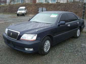 2001 Toyota Crown Majesta Pictures