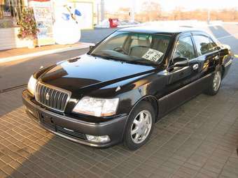 2001 Toyota Crown Majesta Pictures