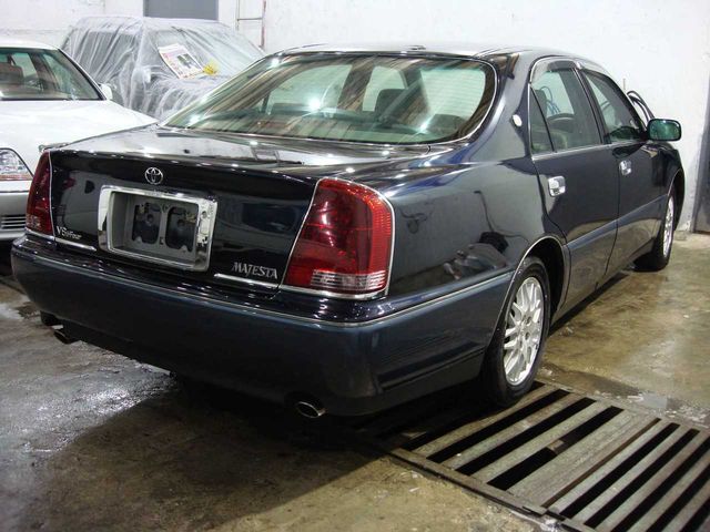 2002 Toyota Crown Majesta