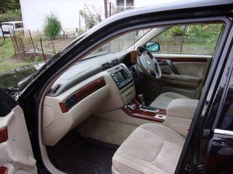 2002 Toyota Crown Majesta Images