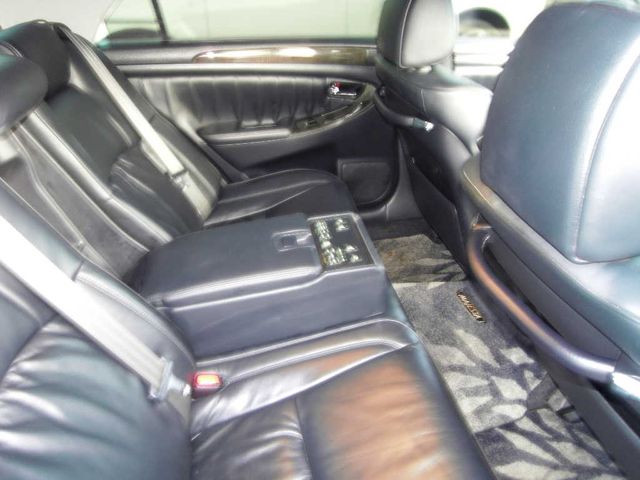 2004 Toyota Crown Majesta