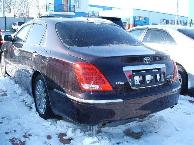 2004 Toyota Crown Majesta