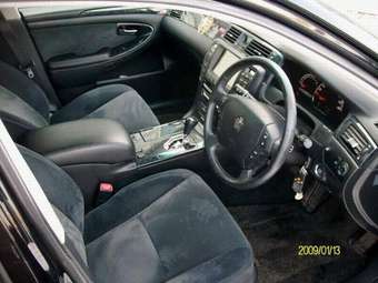 2004 Toyota Crown Majesta Images