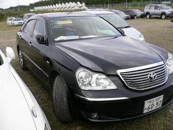 2004 Toyota Crown Majesta Photos