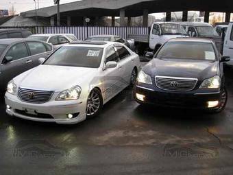 2004 Toyota Crown Majesta Photos